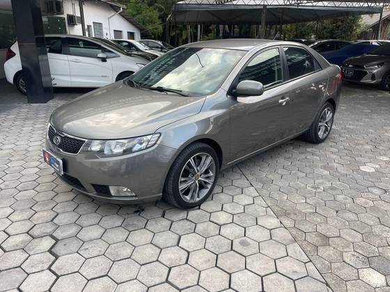 KIA CERATO 1.6 SX3 16V GASOLINA 4P AUTOMÁTICO KIA CERATO 1.6 SX3 16V GASOLINA 4P AUTOMÁTICO